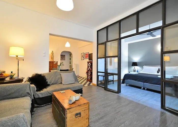 Plaka Elegant Apartment