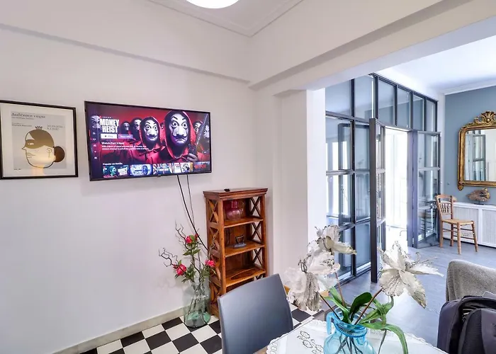 Plaka Elegant Apartment