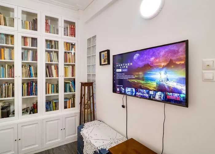 Plaka Elegant Apartment