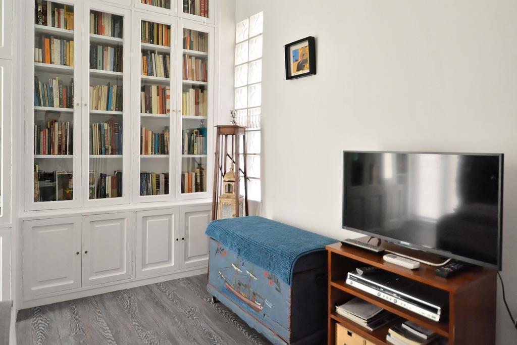 Plaka Elegant Apartment Athens